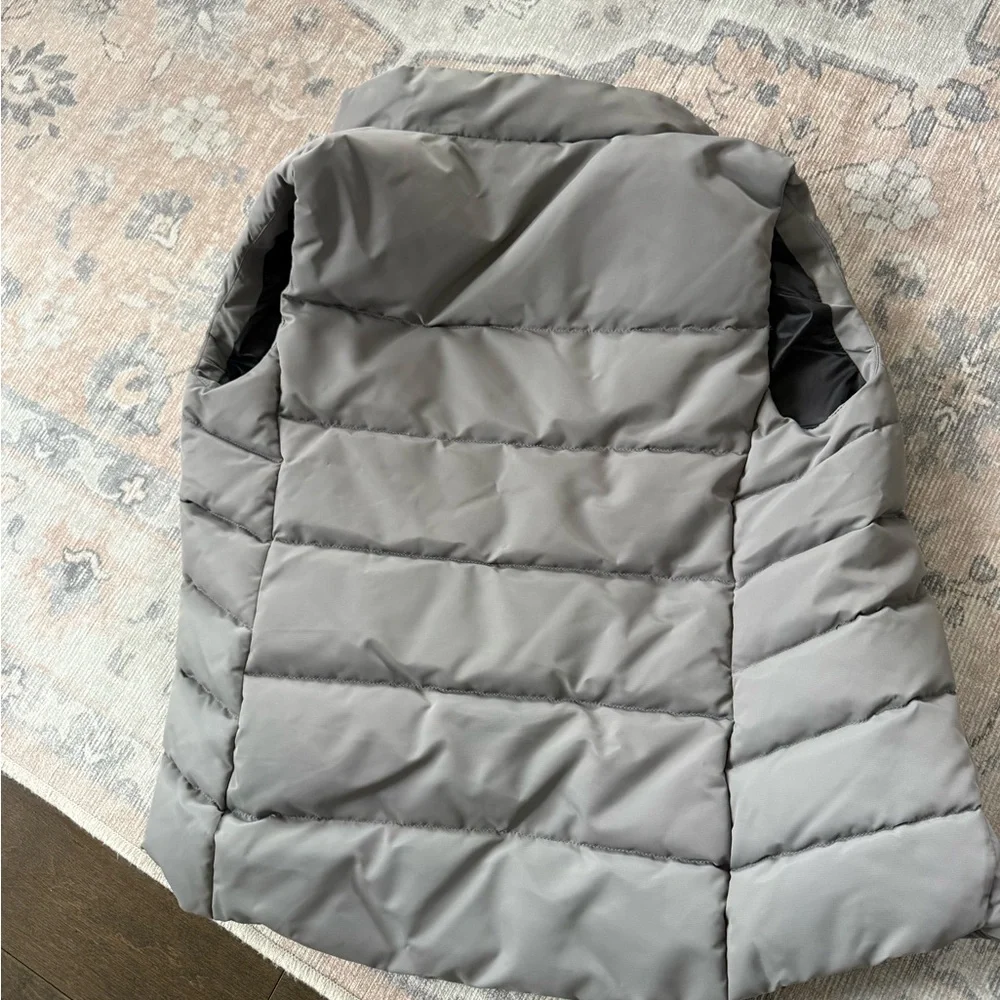 Canada Goose Light Grey canvas Puffer Vest with black Logo Patch - Picture 7 of 10